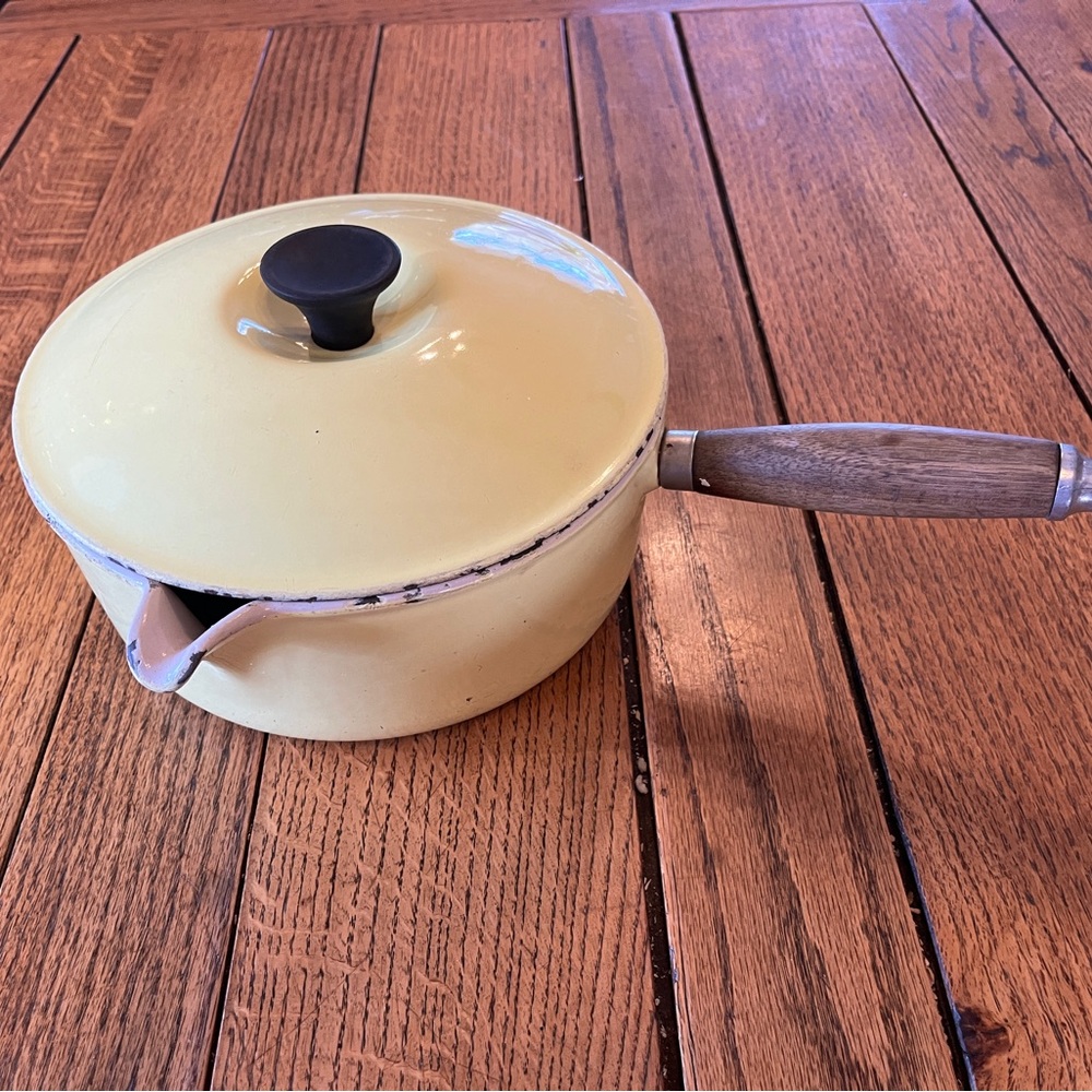 Vintage Le Creuset Yellow Poteith wooden handle 3.5 quart